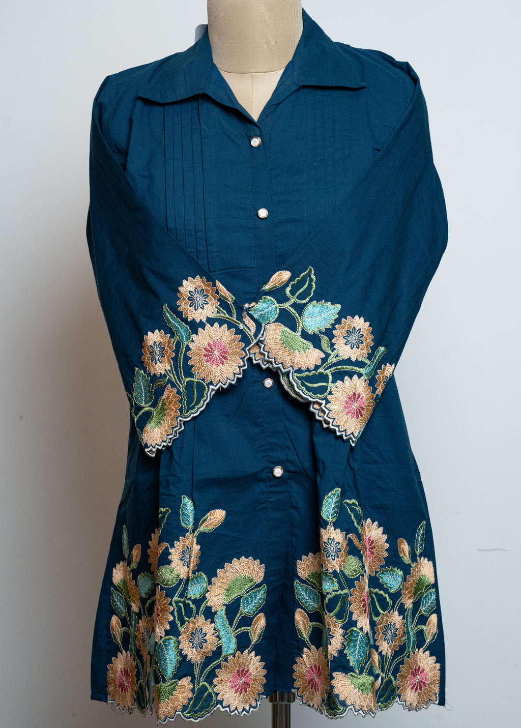 DARK BLUE COTTON STRAIGHT CO-ORD  SET WITH FLORAL CUTWORK EMBROIDERY ON SLEEVES AND HEMPART
